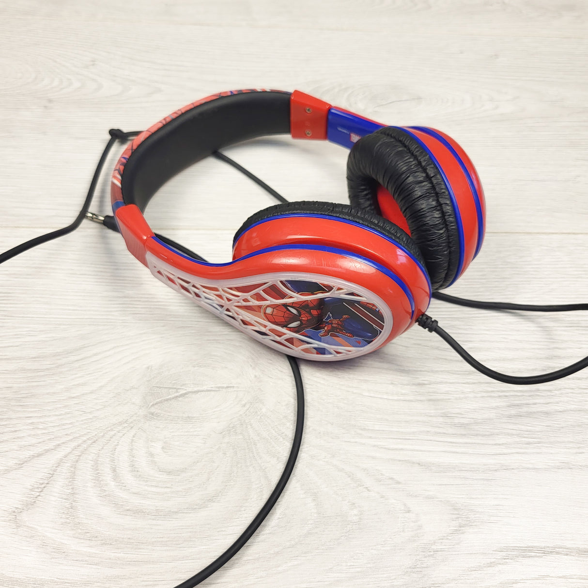 Wired Spider-man headphones