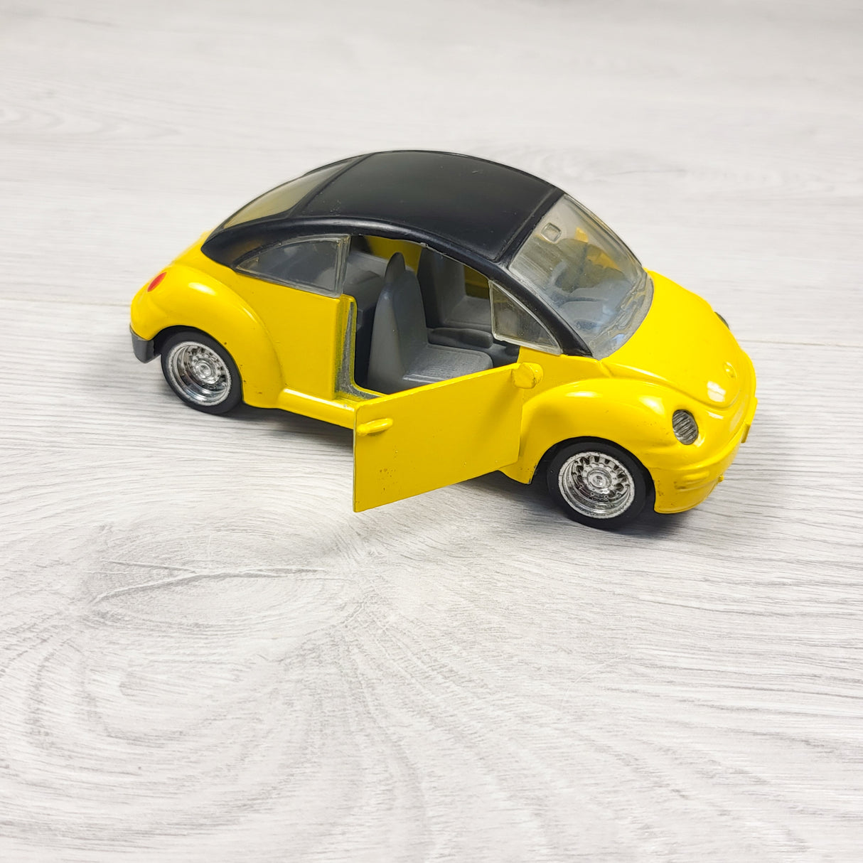 Welly Volkswagen New Beetle Diecast pullback car