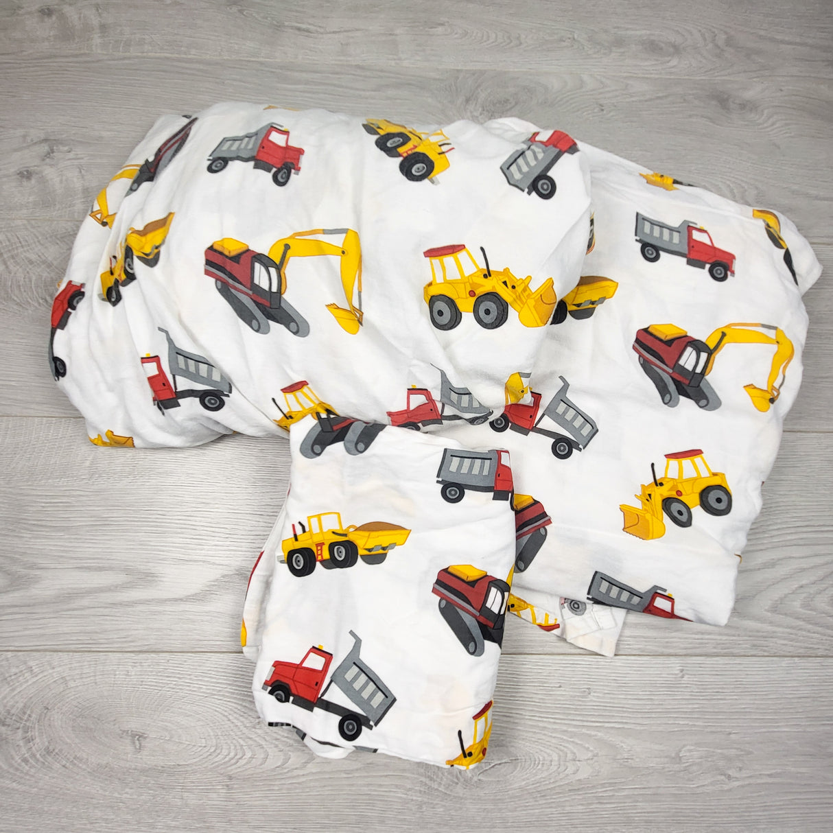 Twin sized bedding set (sorry, no shipping)