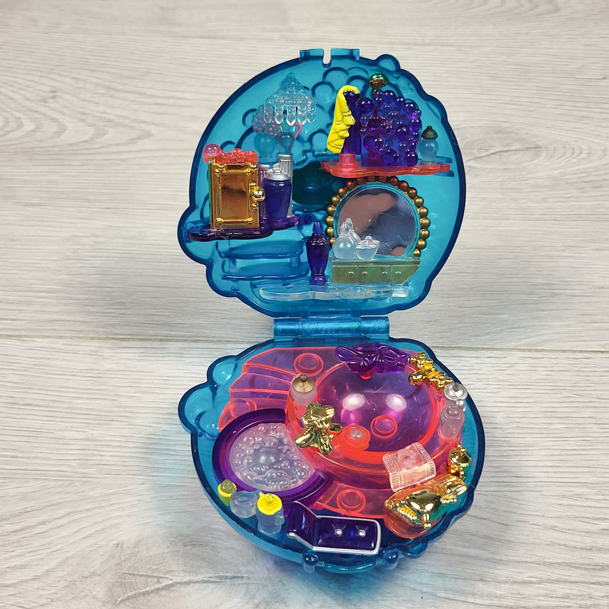Vintage Bluebird 1996 Polly Pocket "Bubbly Bath" Sparkle Surprise Compact