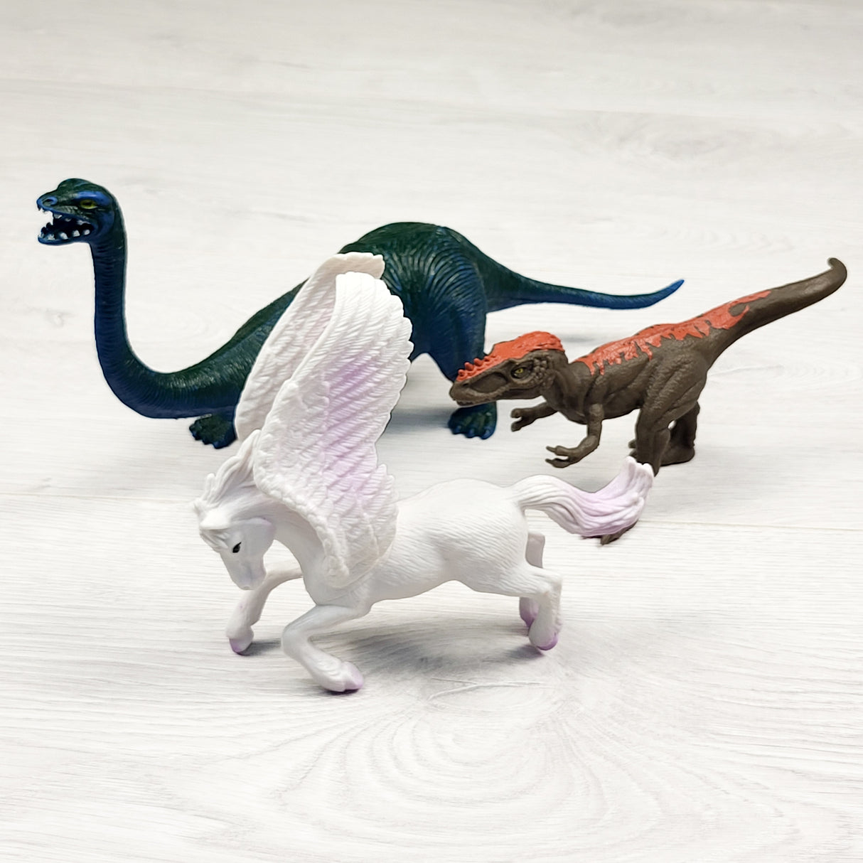 Lot of dinosaurs (one vintage)