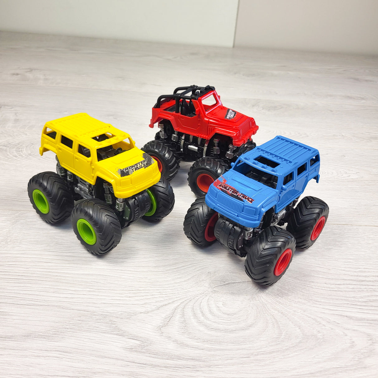 Kid Connection monster trucks (3pcs)