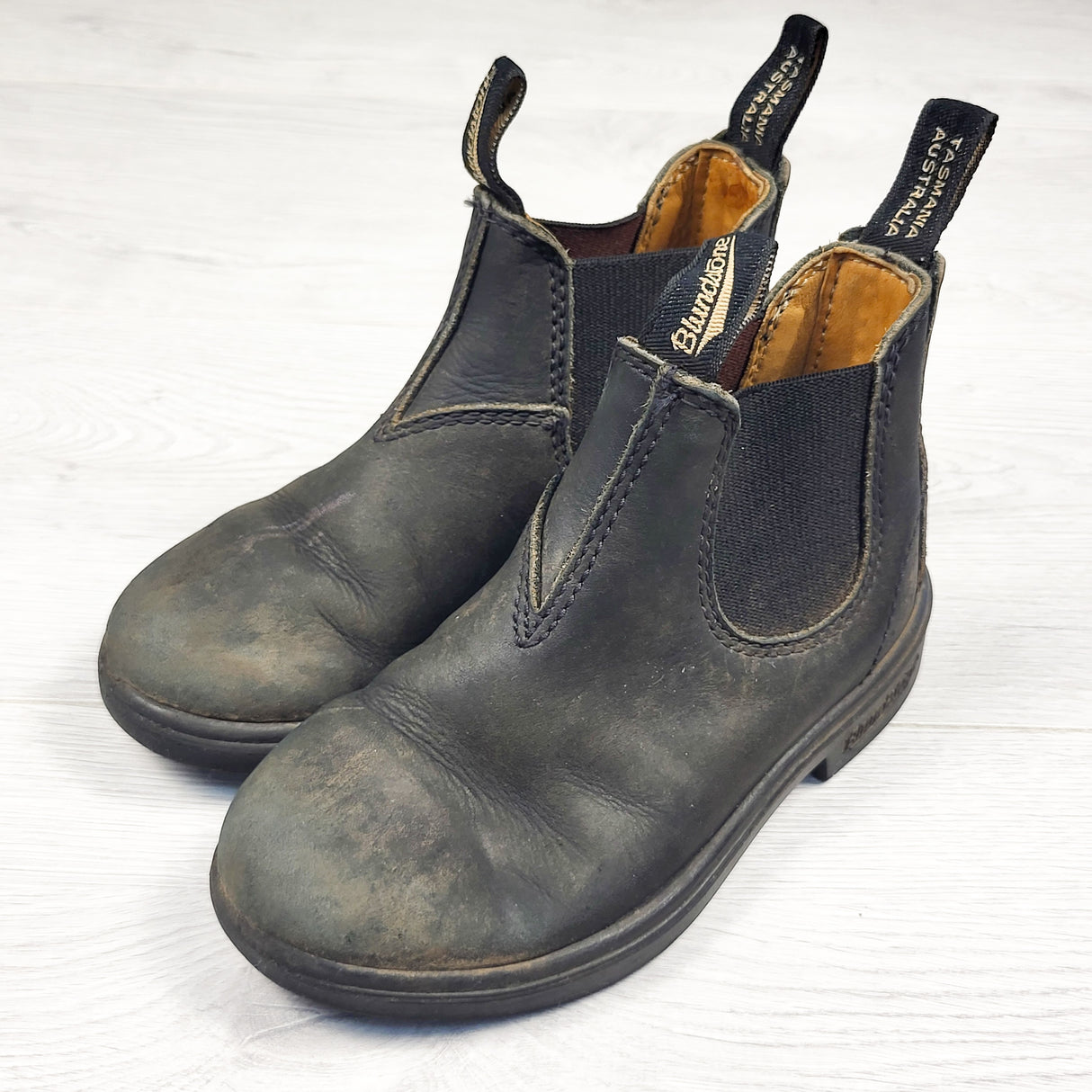 Blundstone chelsea boots. Size 10
