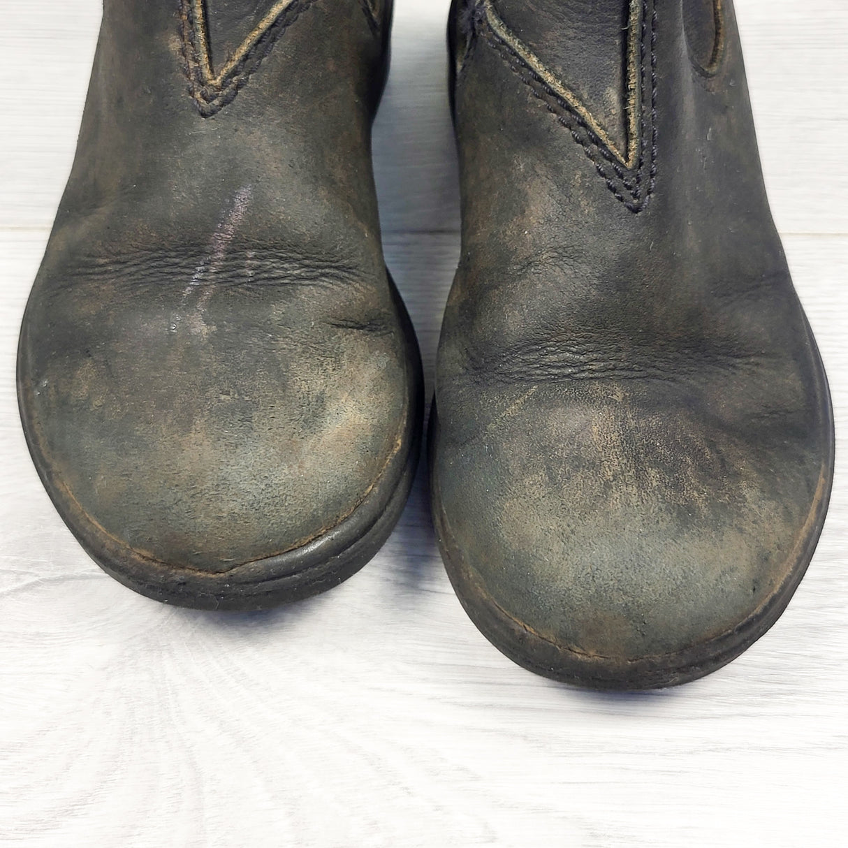 Blundstone chelsea boots. Size 10
