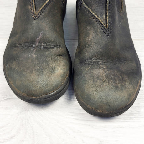 Blundstone chelsea boots. Size 10