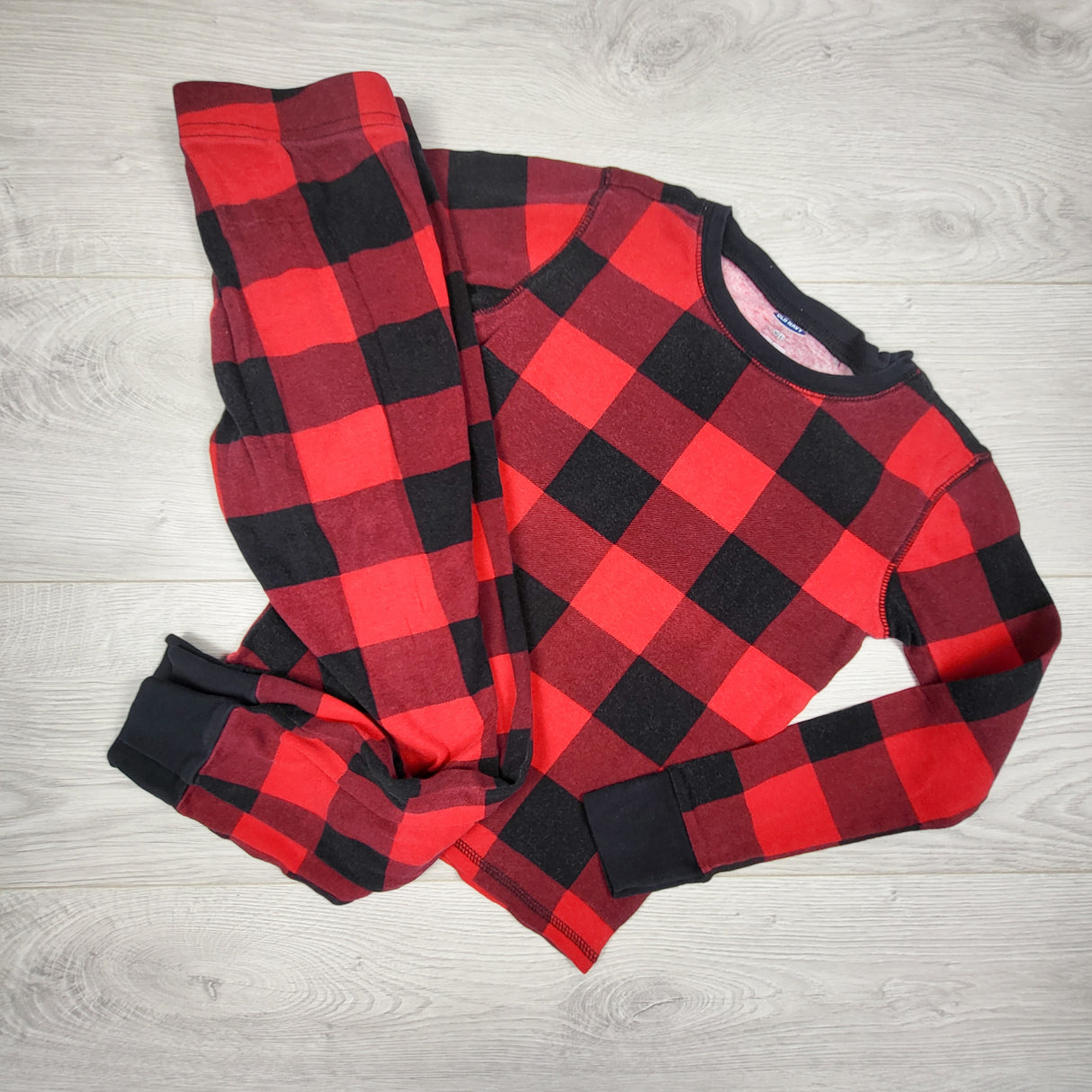 Old Navy red buffalo plaid 2pc PJs. Size 8