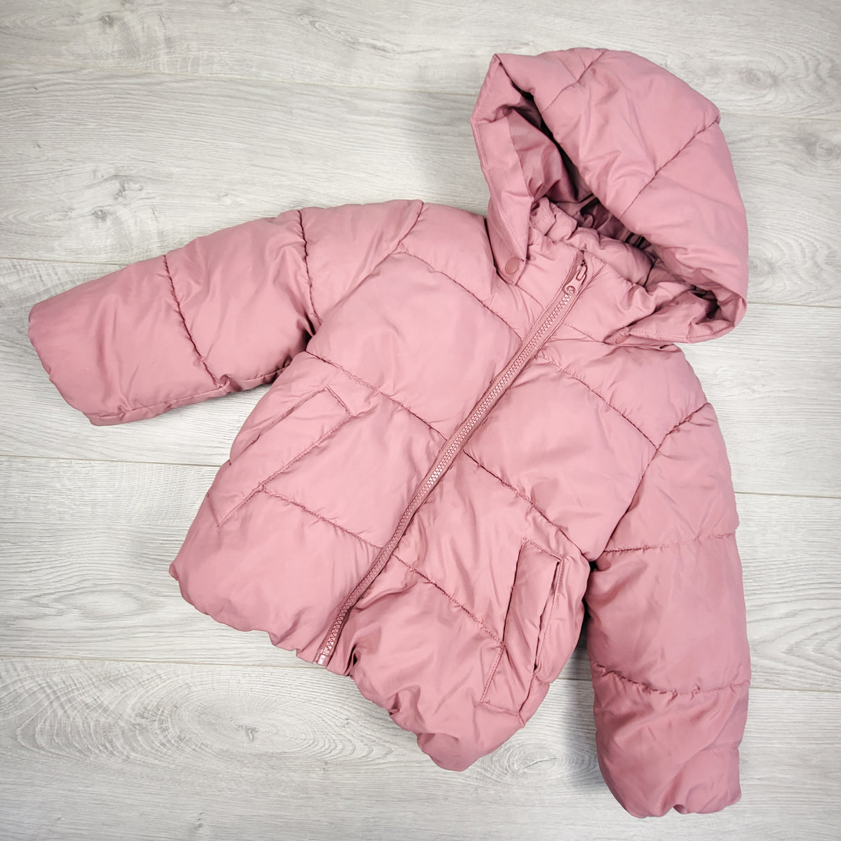 H and M pink hooded puffer jacket. Size 2-4T