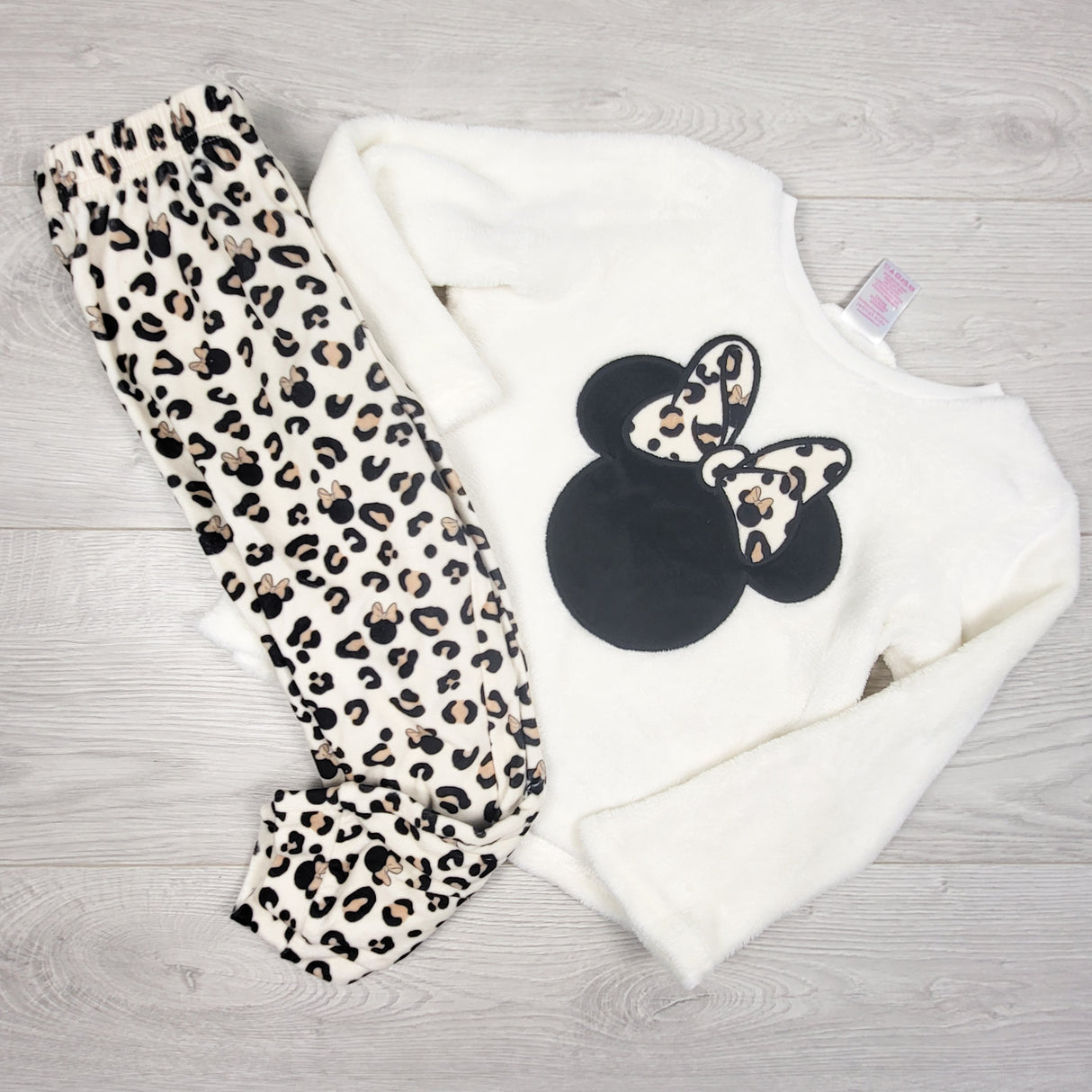 Minnie Mouse white and leopard print 2pc set (super soft and cozy.) Size 4T