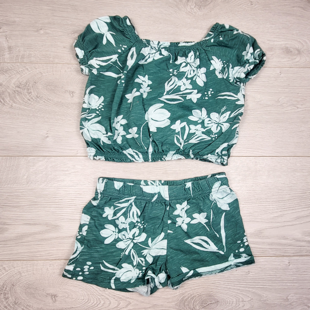 Carters green floral print 2pc set. Size 5T