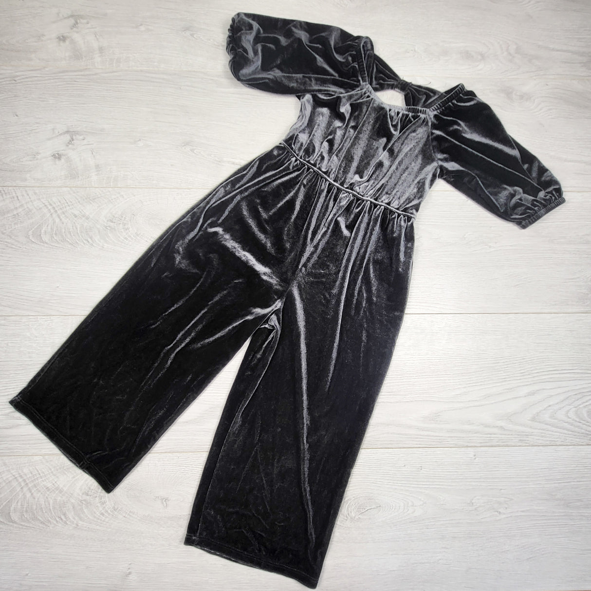 Old Navy dark grey velvet romper. Size 3T