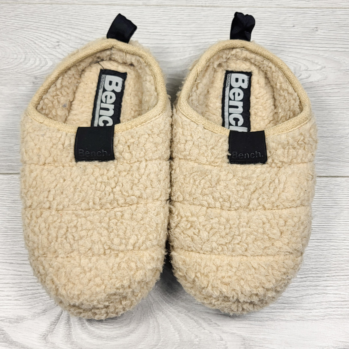Bench beige sherpa slippers with rubber soles. Size small/ medium (12 to youth 1 approx)