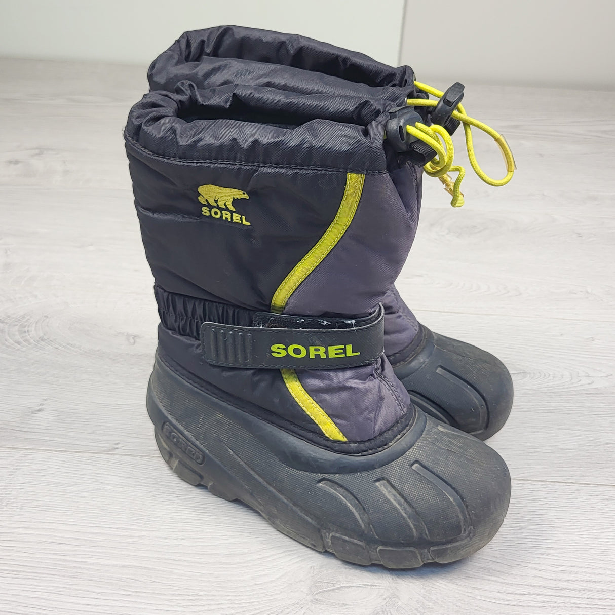 Sorel black snow boots. Size 13