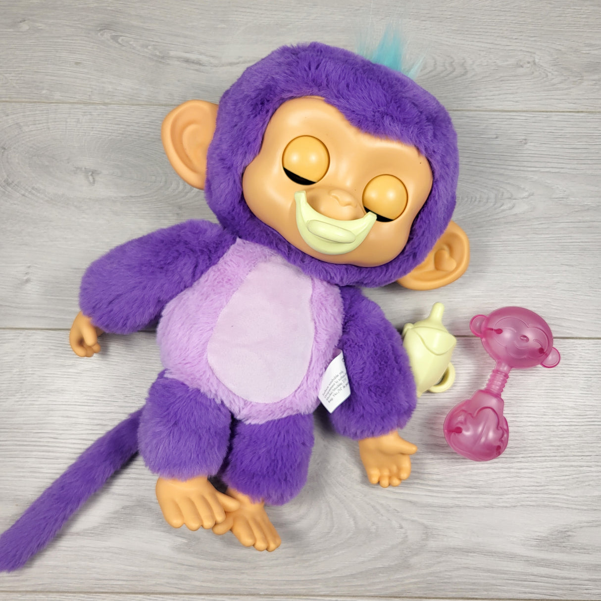 Fingerlings Care 'n' Cuddles Interactive Baby Monkey