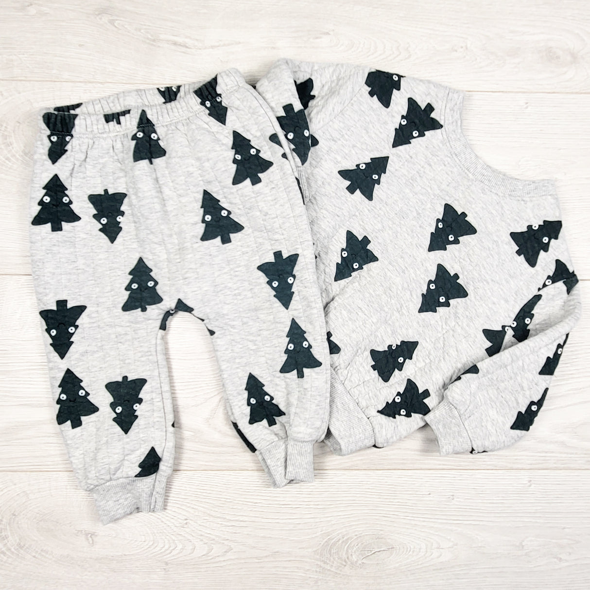Old Navy grey quilted 2pc set with trees. Size 12-18 months