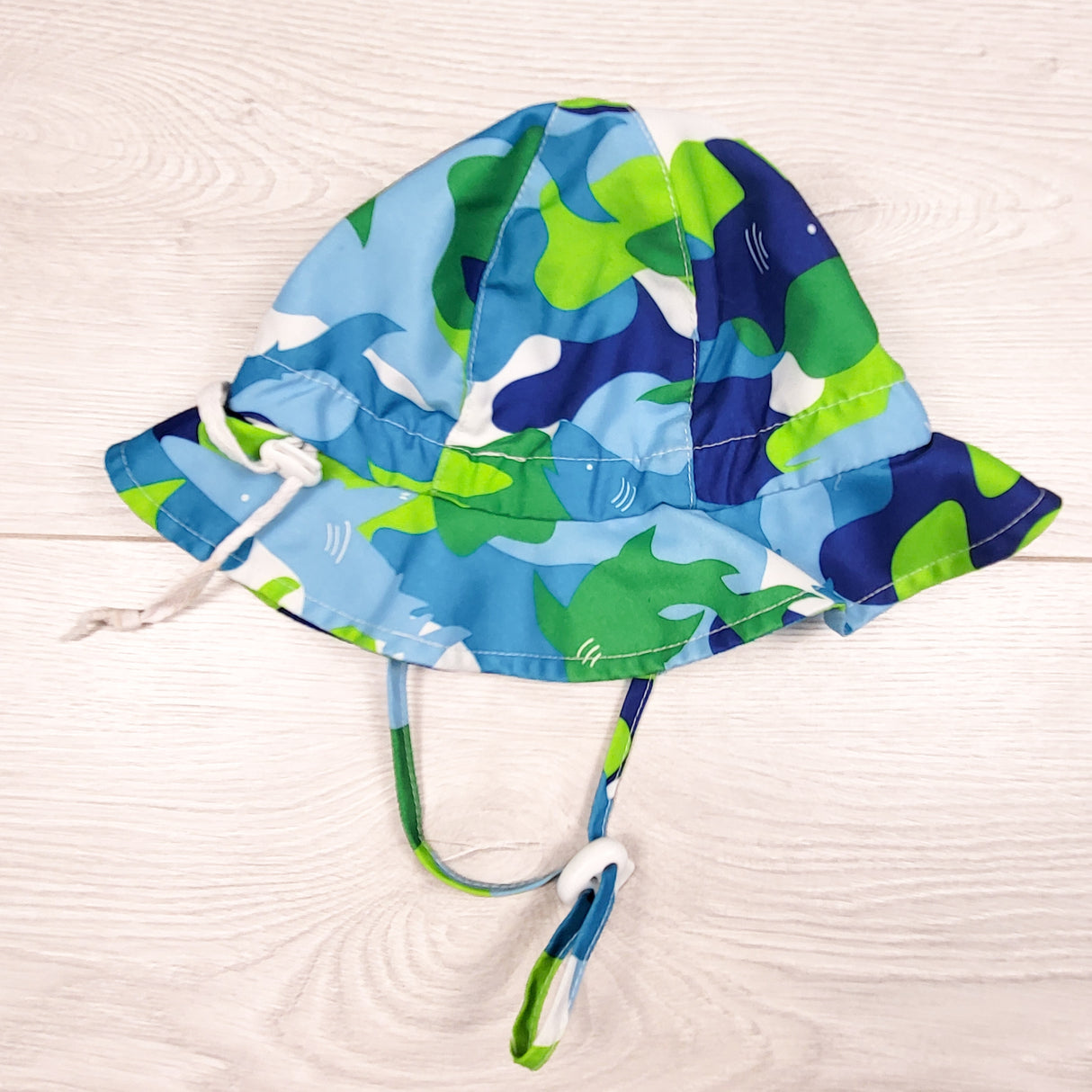 Twinklebelle grow with me sun hat with adjustable strap. Size small (6m to 3T)