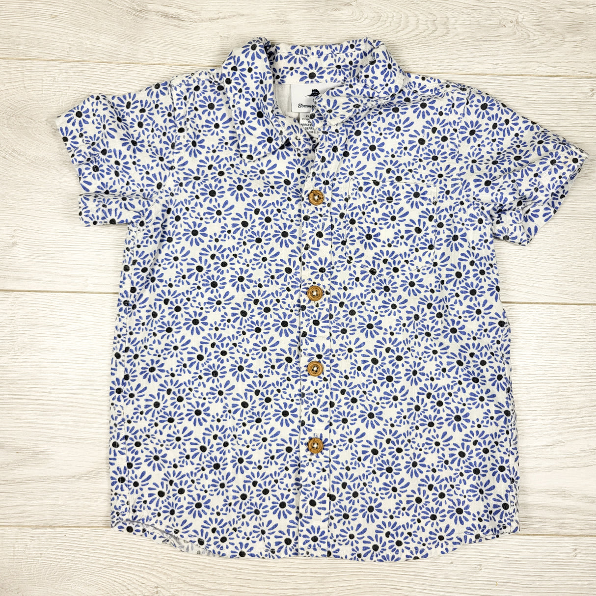 Tommy Bahama blue floral print button down shirt. Size 4T