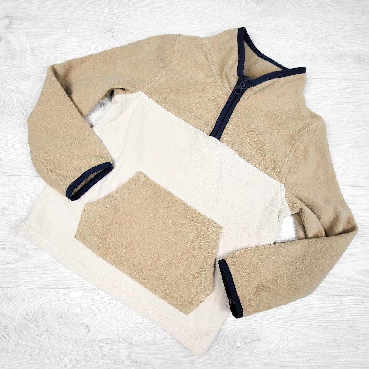 Oshkosh white and beige fleece pullover jacket. Size 7