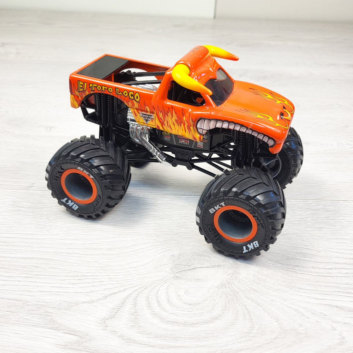 Monster Jam "El Toro Loco" 1:24 scale die-cast toy monster truck (sorry, no shipping)