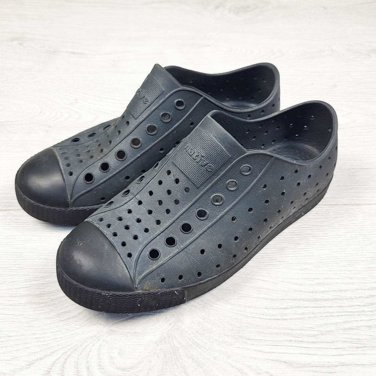 Native dark grey Jefferson shoes. Youth size 2