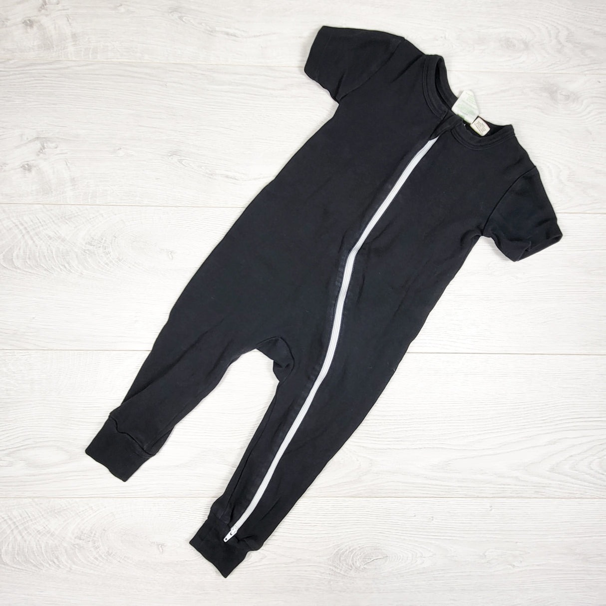 Parade Organics black zippered romper / sleeper. Size 2T