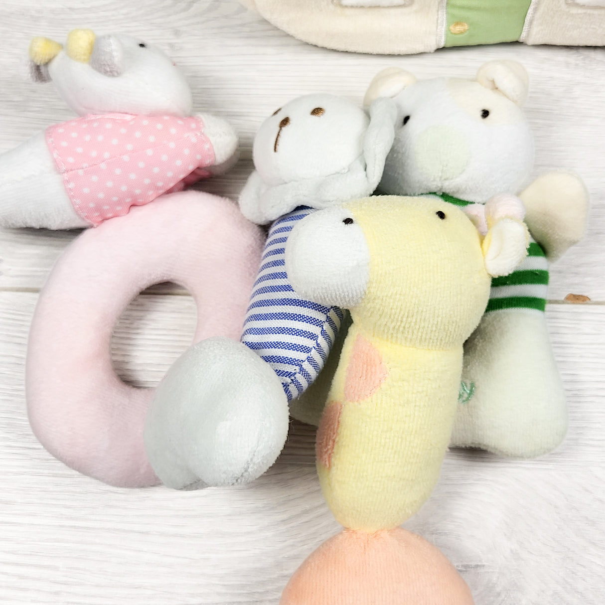iPlay, iLearn "HappyBaby House" 4-Piece Plush Baby Rattle Set