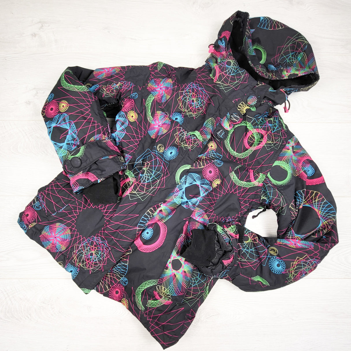 Powder Room black patterned snowboard jacket. Size Medium (10-12 Years)
