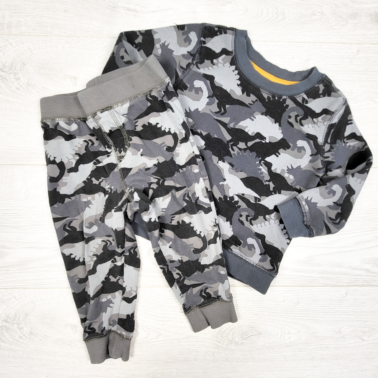 George grey camouflage 2pc set with dinosaurs. Size 12-18 months