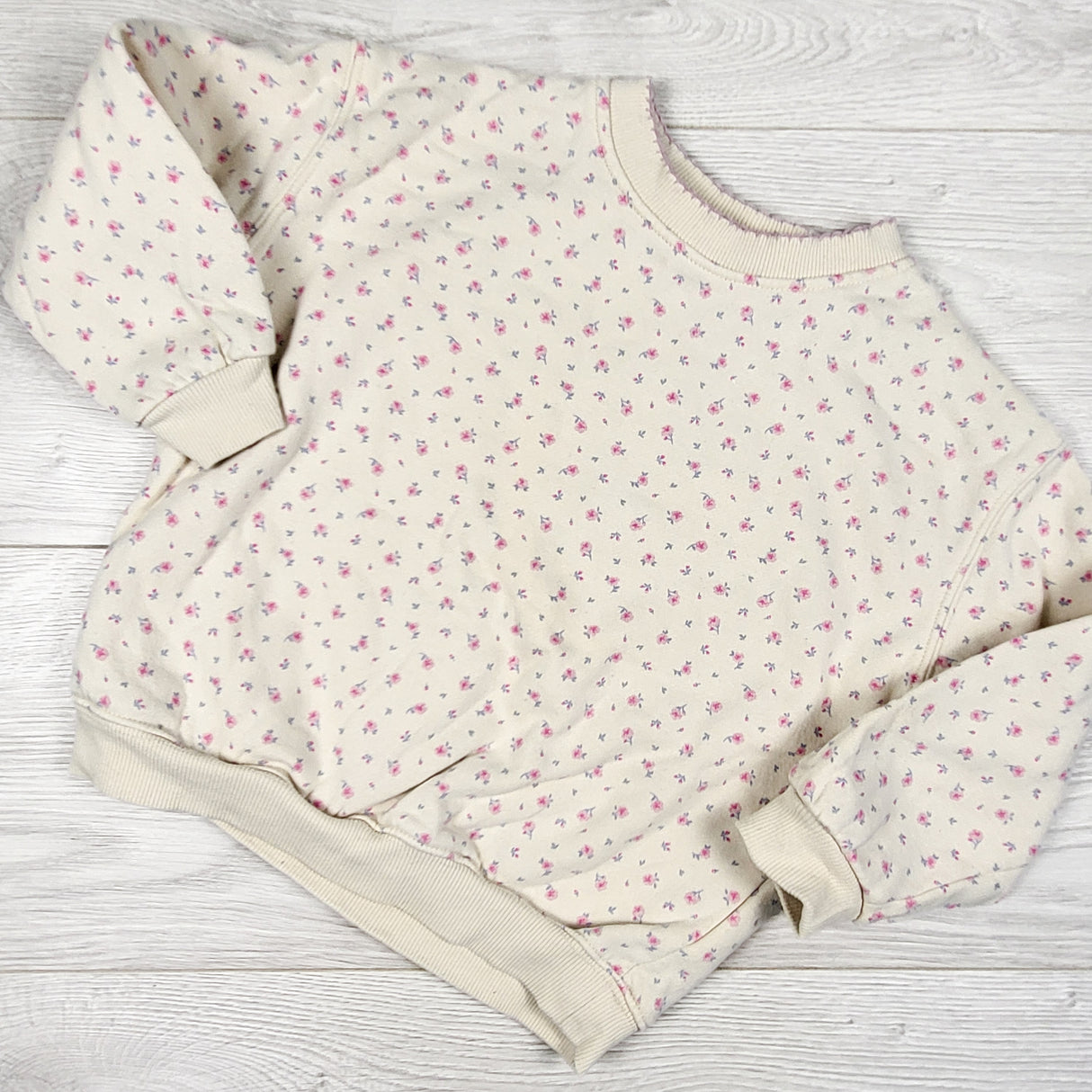 H and M beige floral print sweatshirt. Size 2-4T
