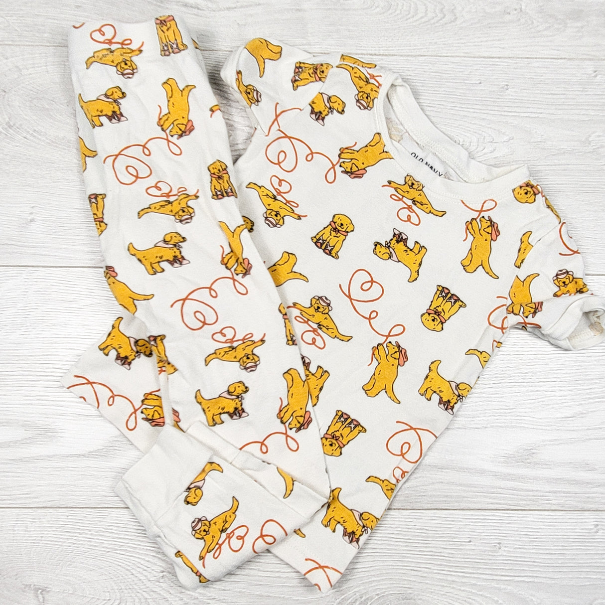 Old Navy white 2pc PJs with dogs. Size 4T