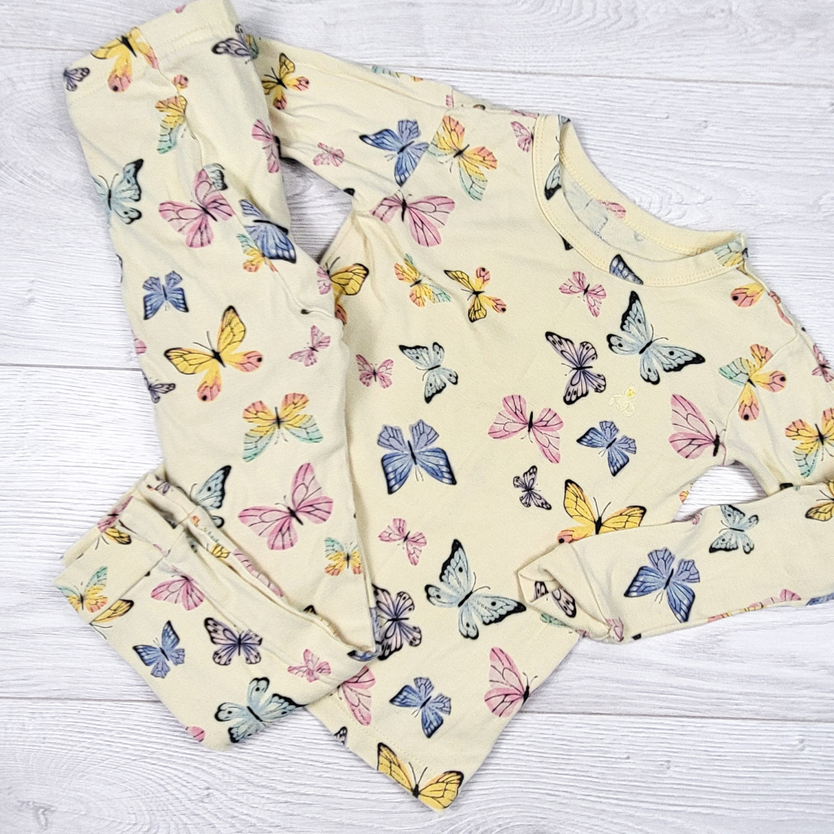 Gap yellow organic cotton 2pc PJs with butterflies. Size 4T