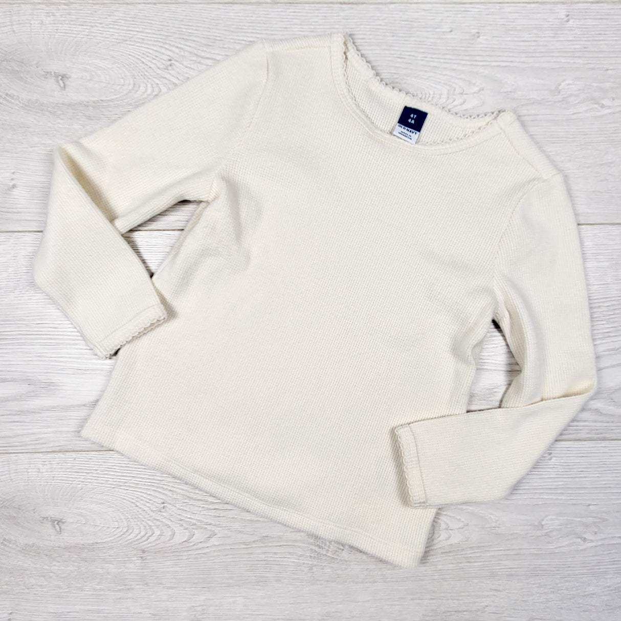 Old Navy cream coloured waffle knit chenille top. Size 4T