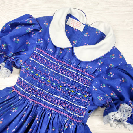 Vintage late 60s / early 70s handmade floral calico print smocked dress. Size 5T