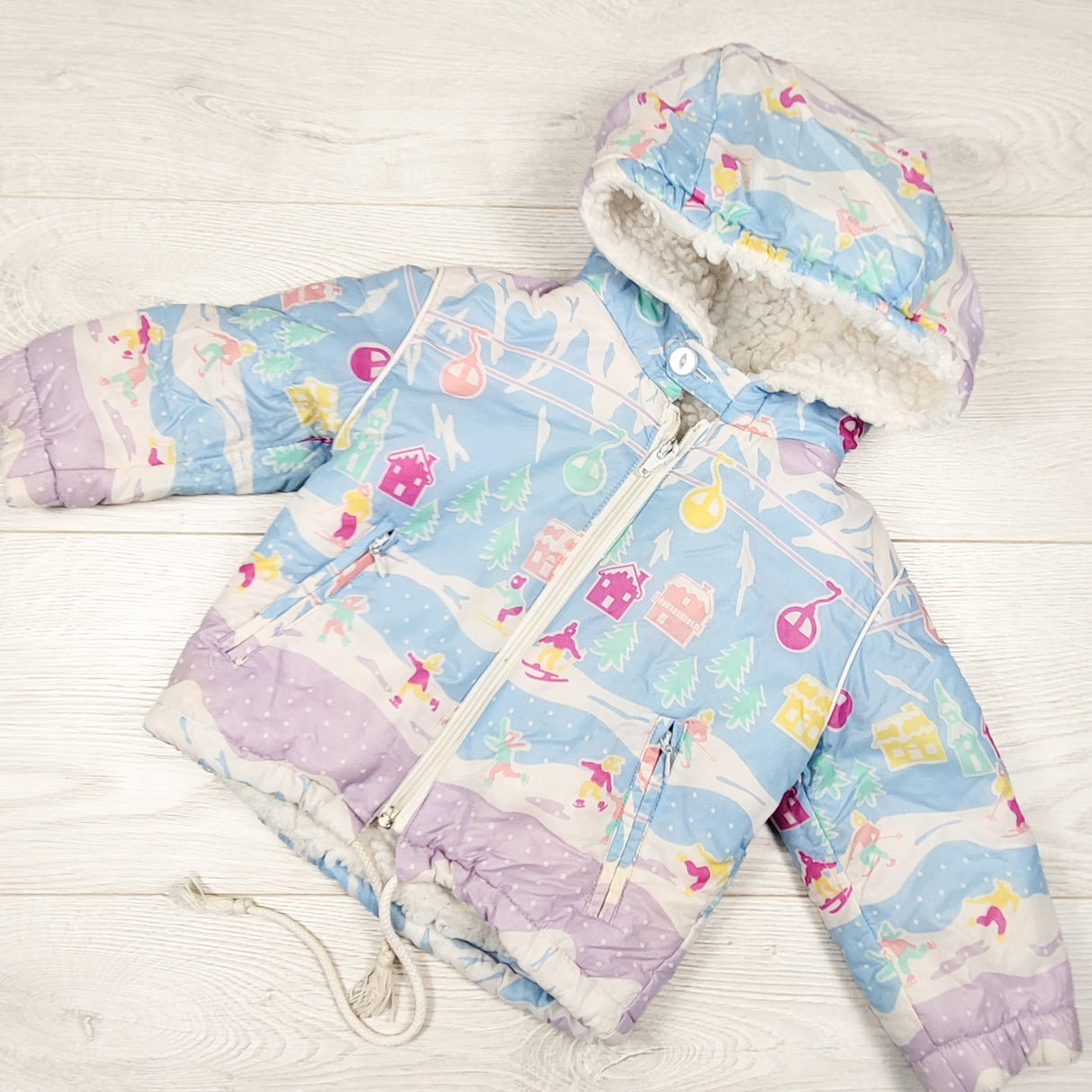 Vintage German late 80s / early 90s snowscape scene ski jacket. Size 9-12 months