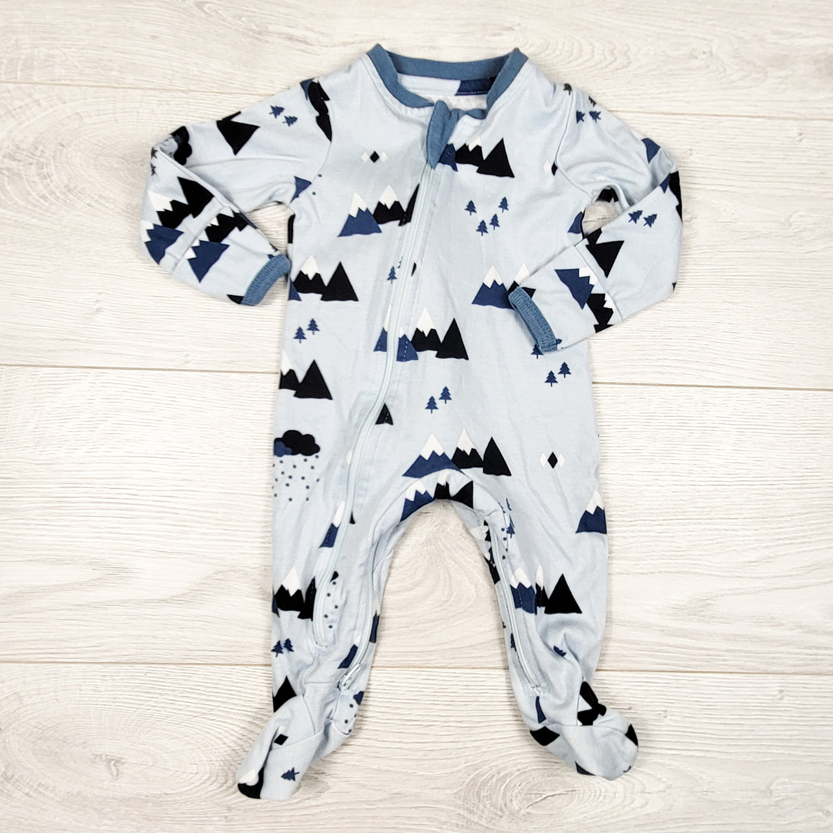 Zippy Jamz blue zippered organic cotton mountain print sleeper. Size 0-3 months