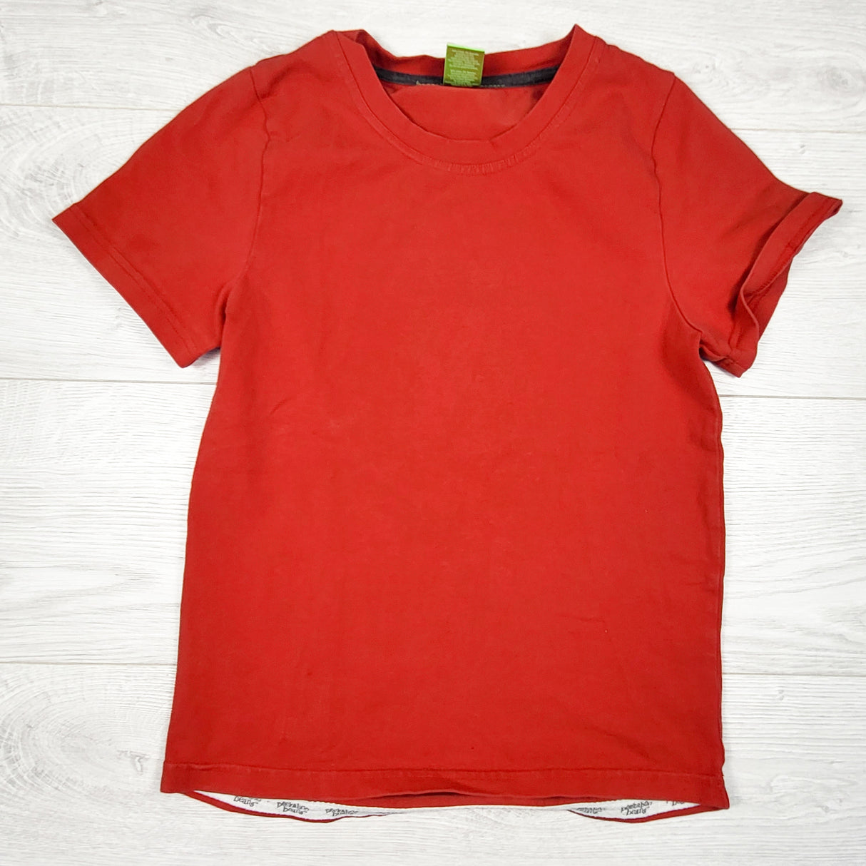 Peekaboo Beans red t-shirt. Size 8