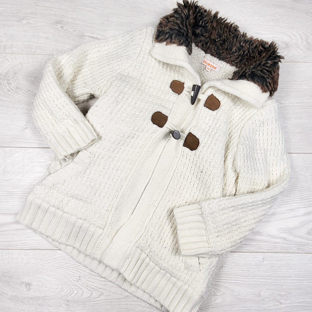 Blue Zoo white toggle button sweater coat. Size 5/6
