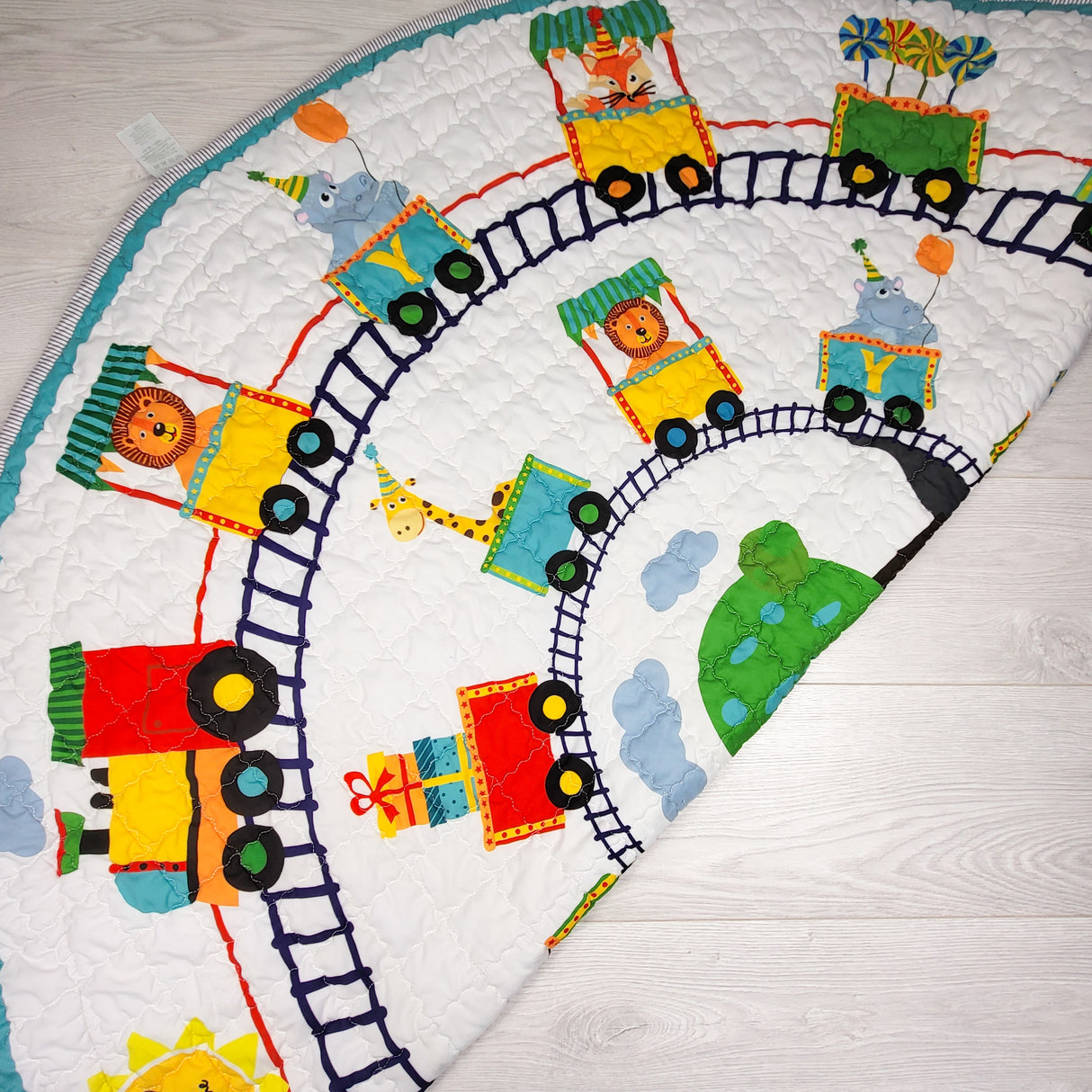 Winthome round train themed play mat (sorry, no shipping)