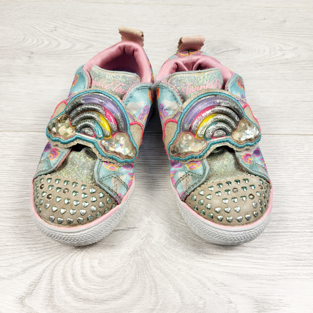 Skechers Twinkle Toes light up shoes with rainbows. Size 8
