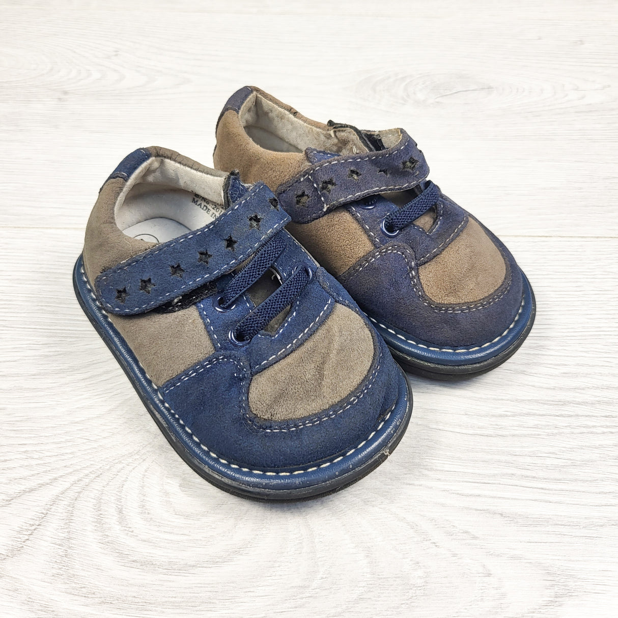 Wee Squeaks suede squeaker shoes. Infant size 4
