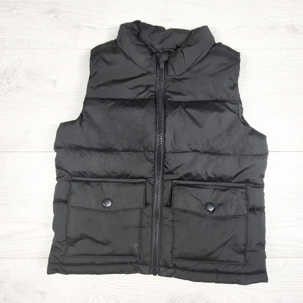 Old Navy black water resistant puffer vest. Size 3T