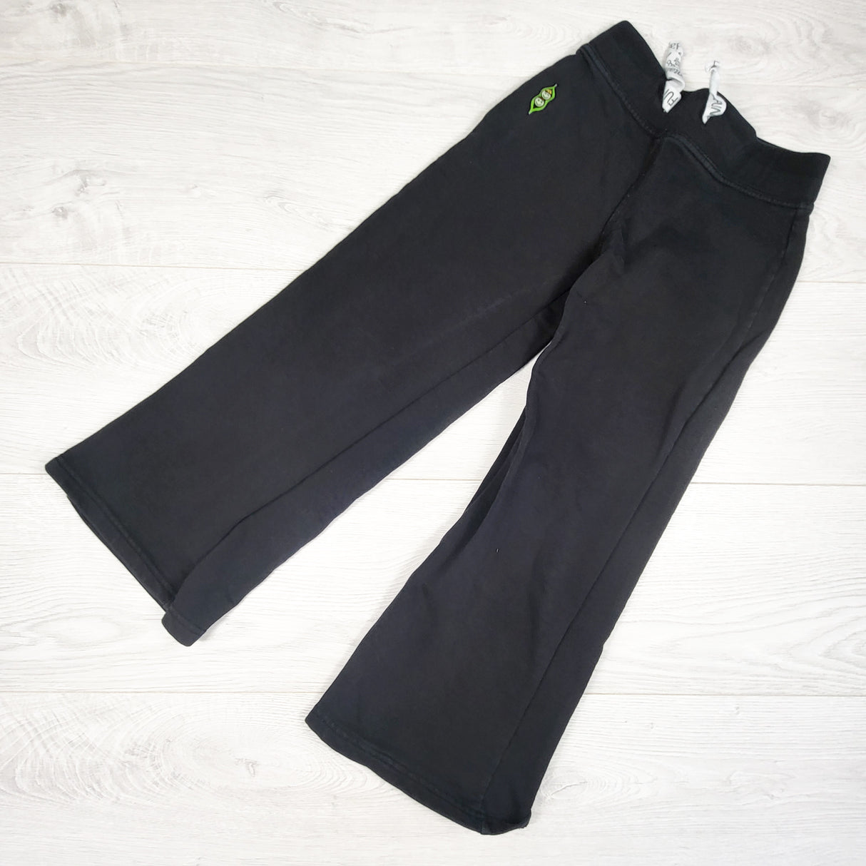 Peekaboo Beans wide leg drawstring pants. Size 7