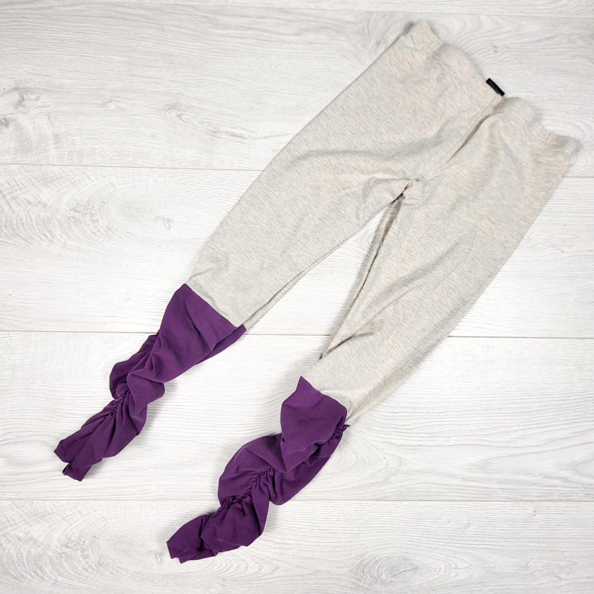 Peekaboo Beans grey and purple ruched leggings. Size 7