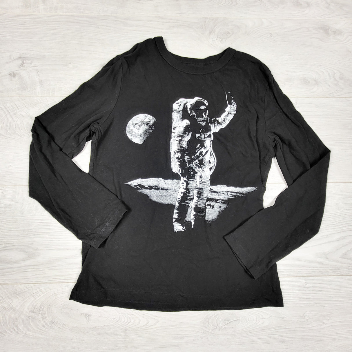 Gap black long sleeve top with astronaut. Size 10