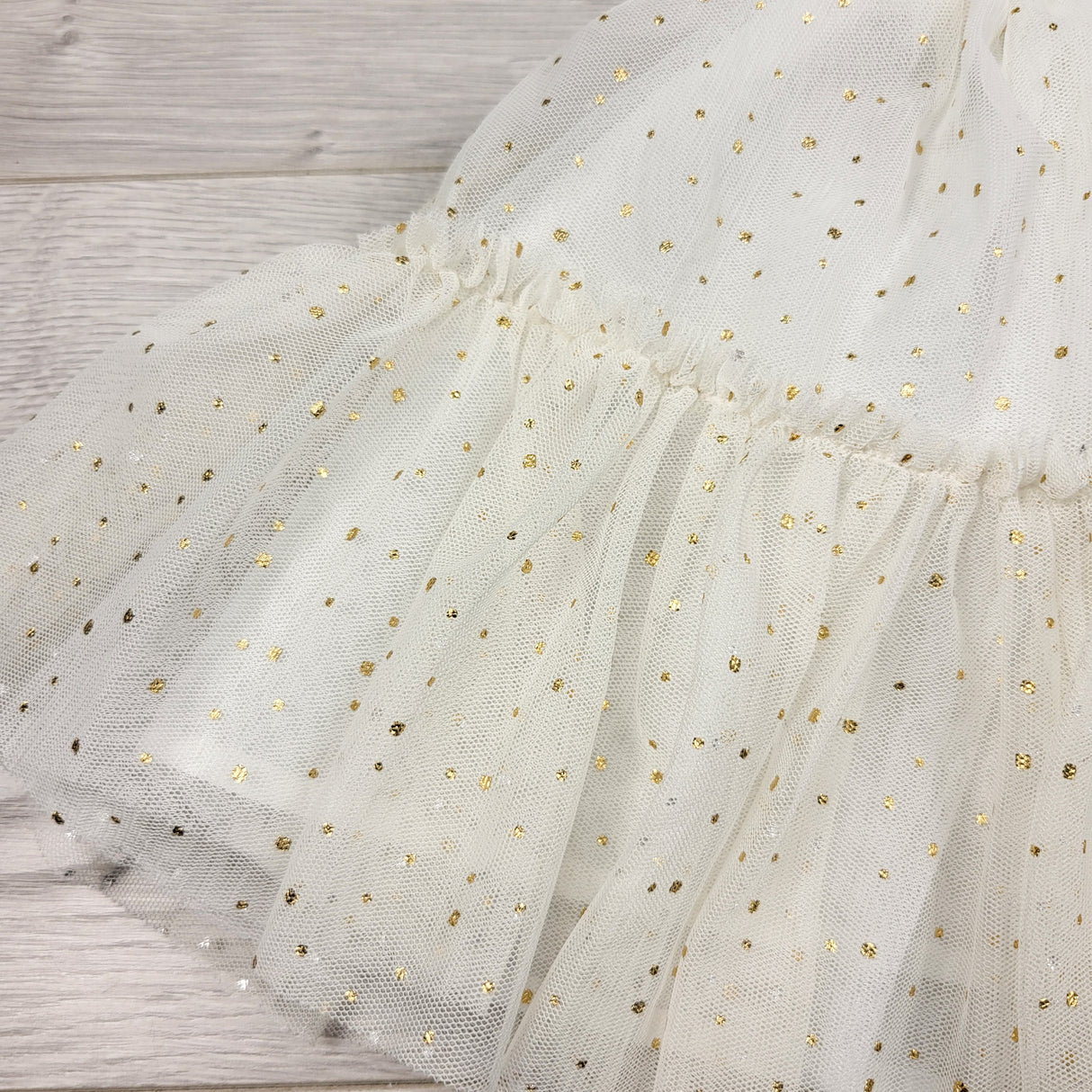 Old Navy white and gold polka dot tulle skirt. Size 12-18 months