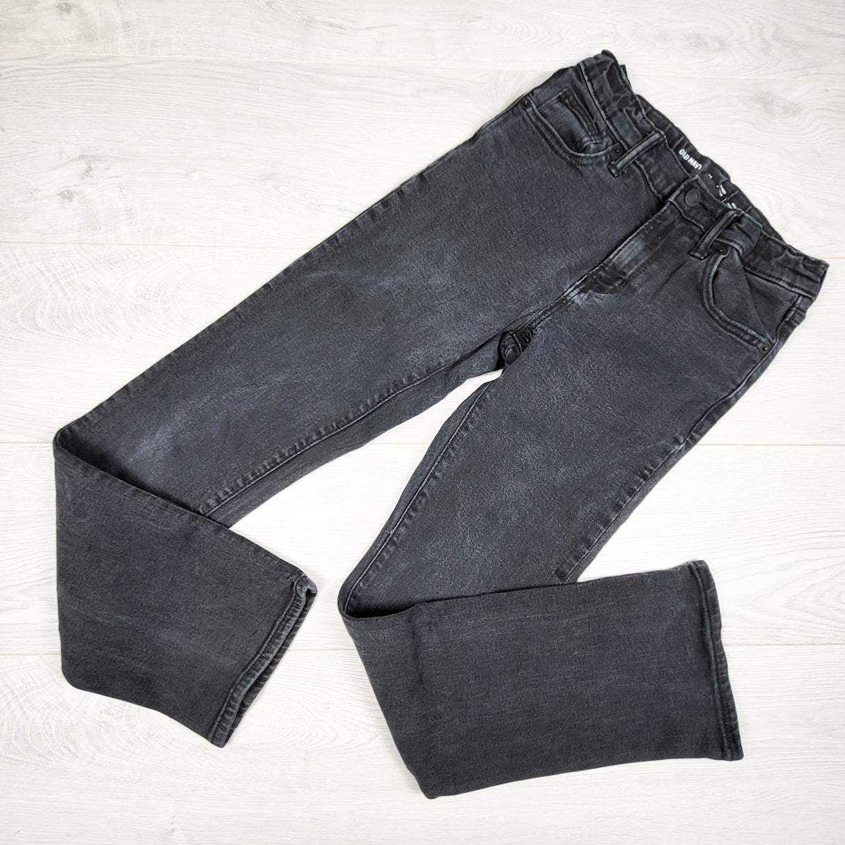Old Navy black straigt leg jeans. Size 14
