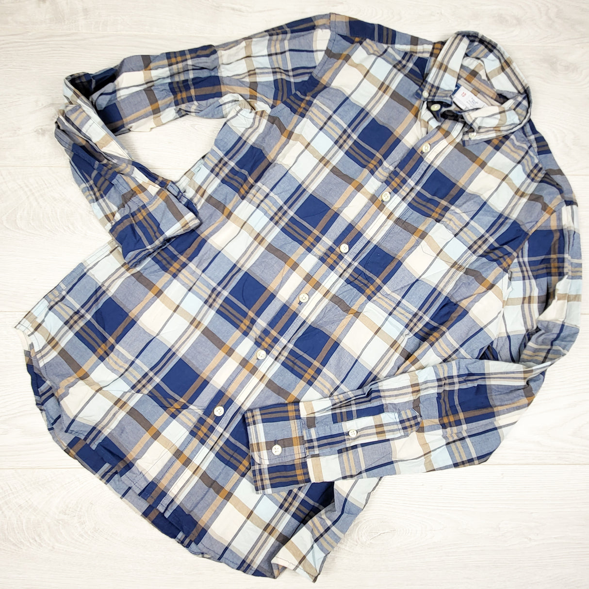 Old Navy blue plaid button down shirt. ADULT XS