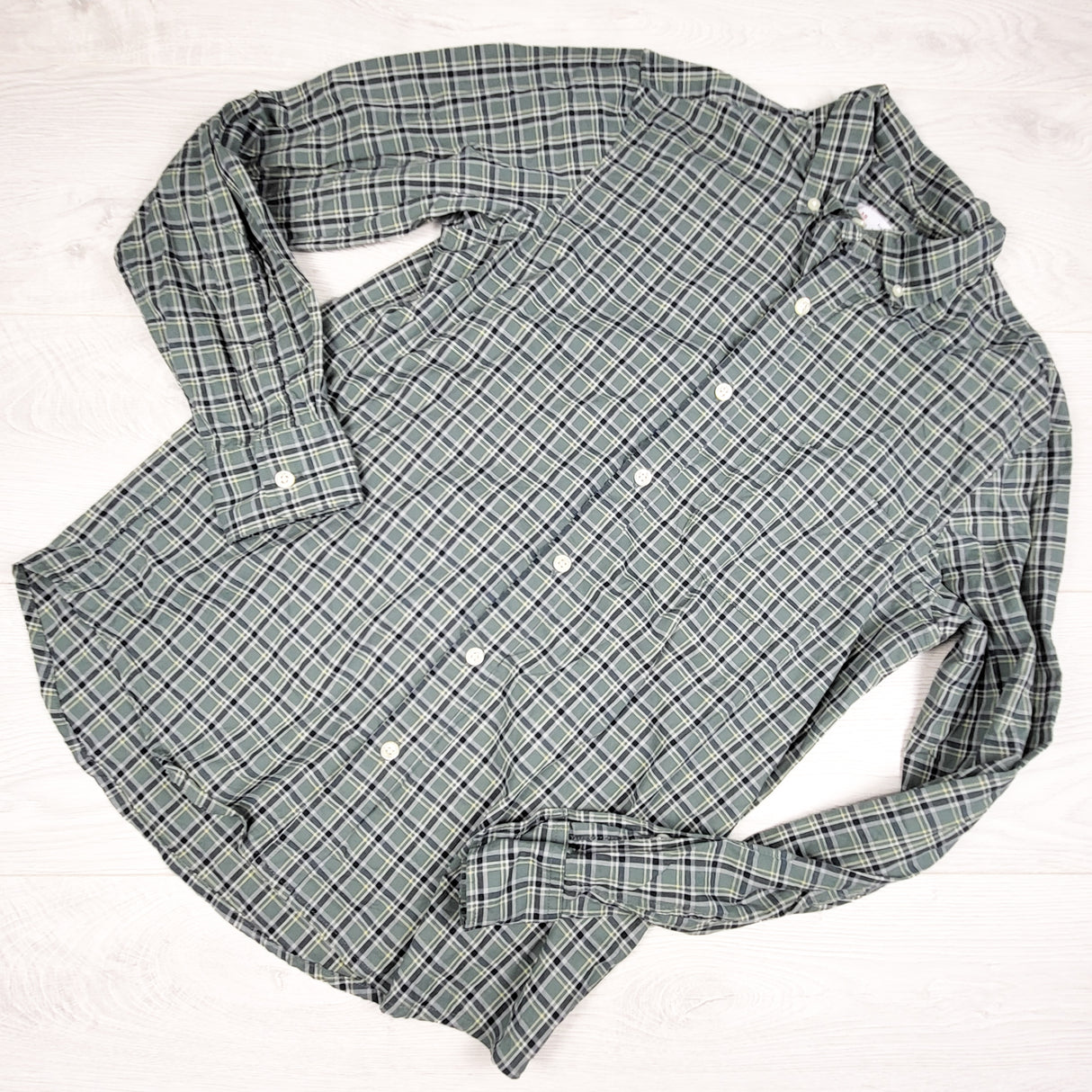 Old Navy green plaid button down shirt. ADULT XS