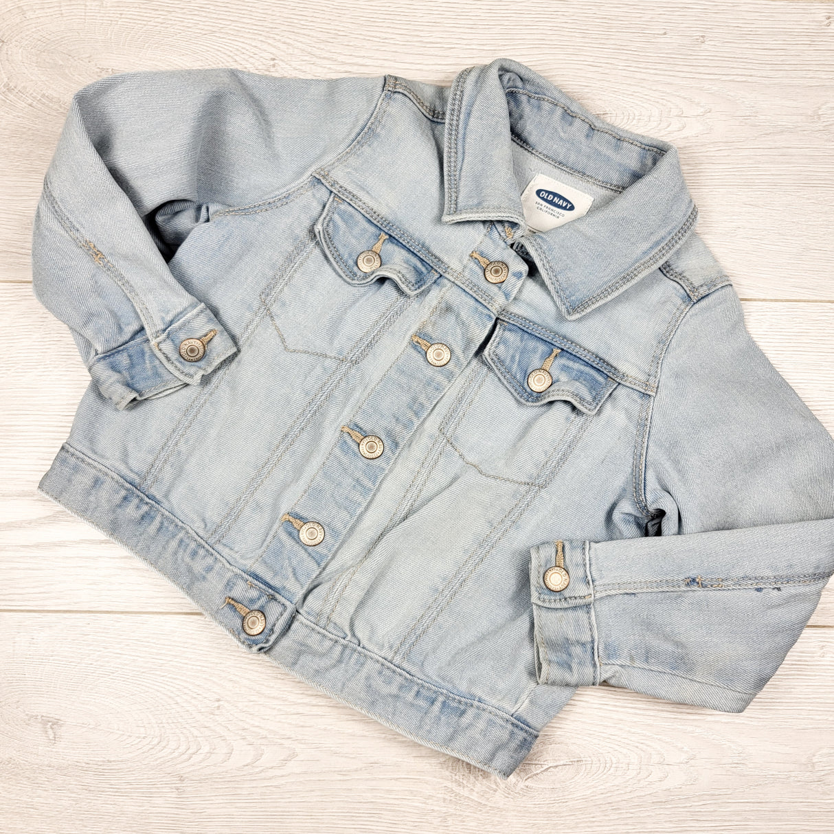 Old Navy light wash jean jacket. Size 3T