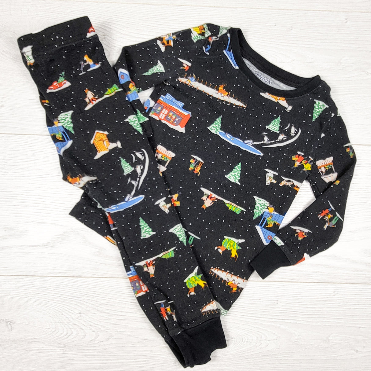 Old Navy black winter themed 2pc PJs. Size 2T