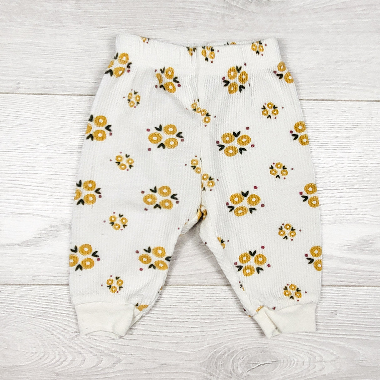 Chick Pea white waffle knit floral print pants. Size 0-3 months